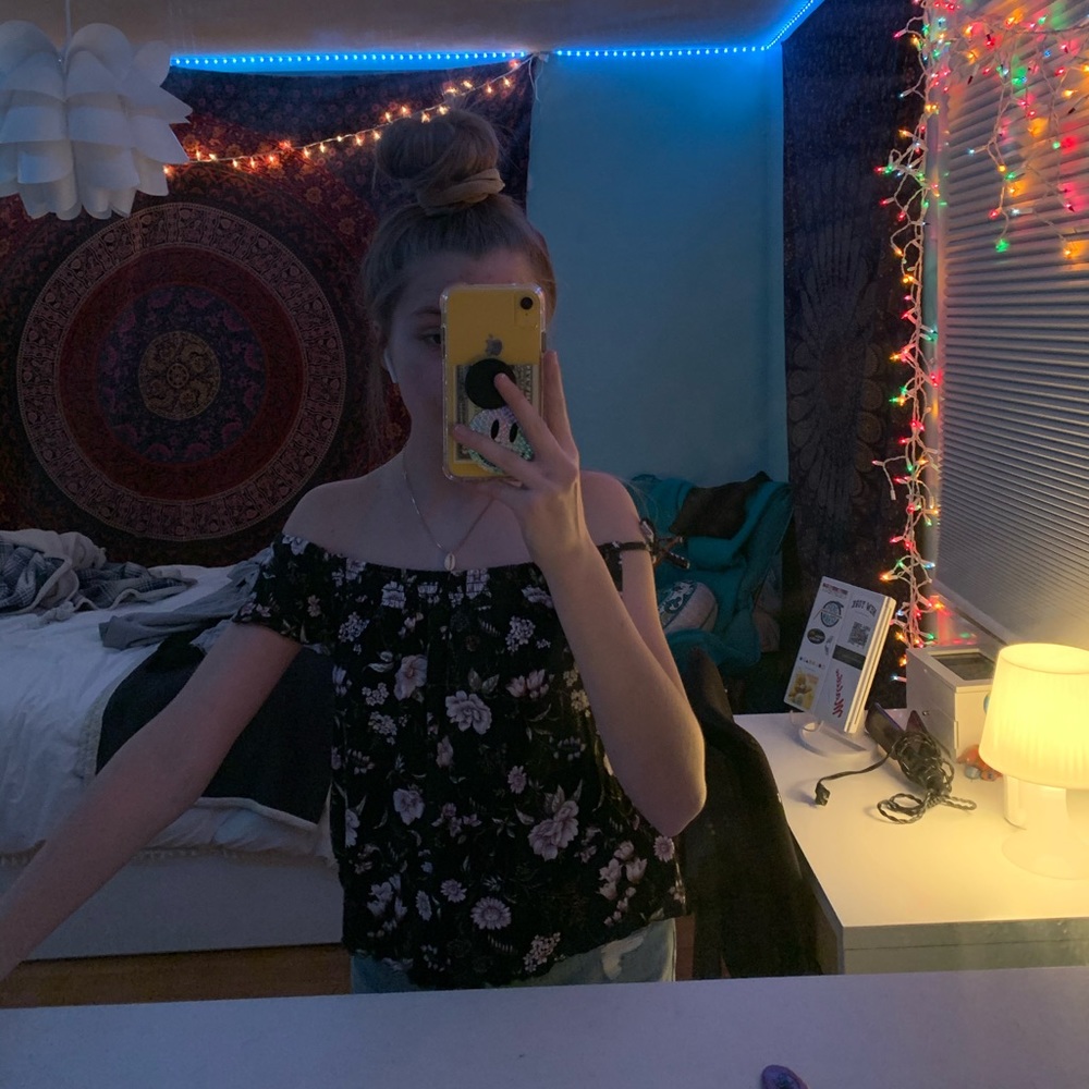 American Eagle off the shoulder flower top